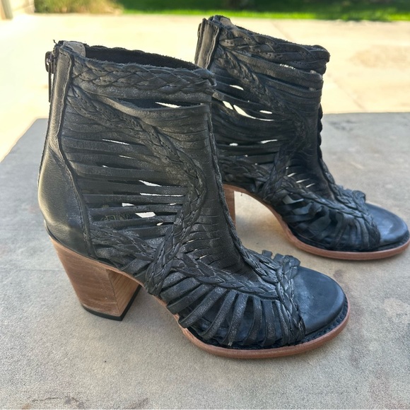Freebird by Steven Bela Heeled Cage Sandal Ankle Boots in Distressed Black NEW 7 - Picture 2 of 11